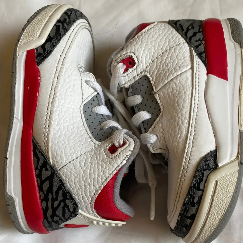 Jordan For kids White and Gray Low-Top Sneakers with Textured Design Size 6C
